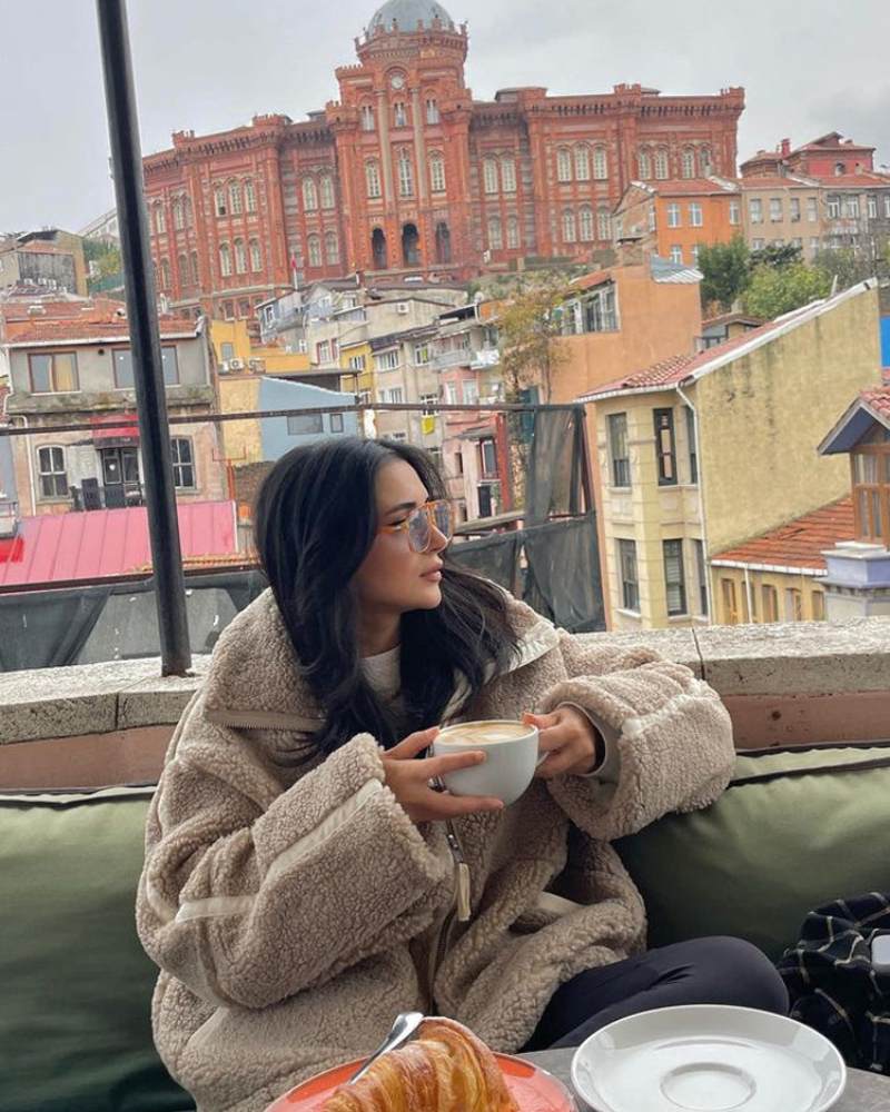 ABRIGO — TU ALIADO CHIC PARA AFRONTAR EL FRÍO