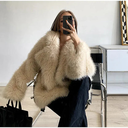 ABRIGO DE PIEL SINTÉTICA — SUAVIDAD Y ELEGANCIA EN CADA PASO