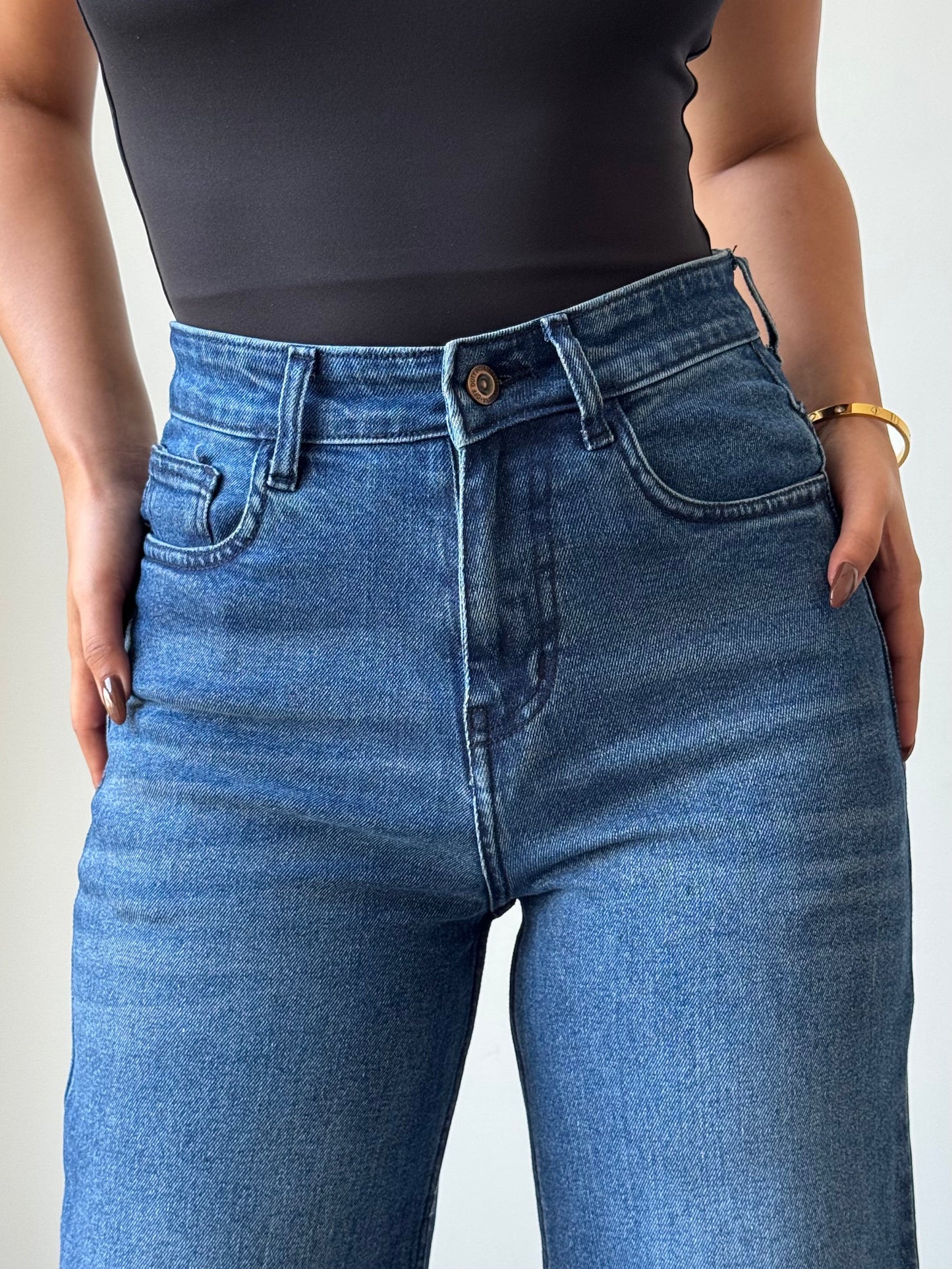 VAQUERO IMPRESCINDIBLE — ESTILO Y COMODIDAD ATEMPORAL