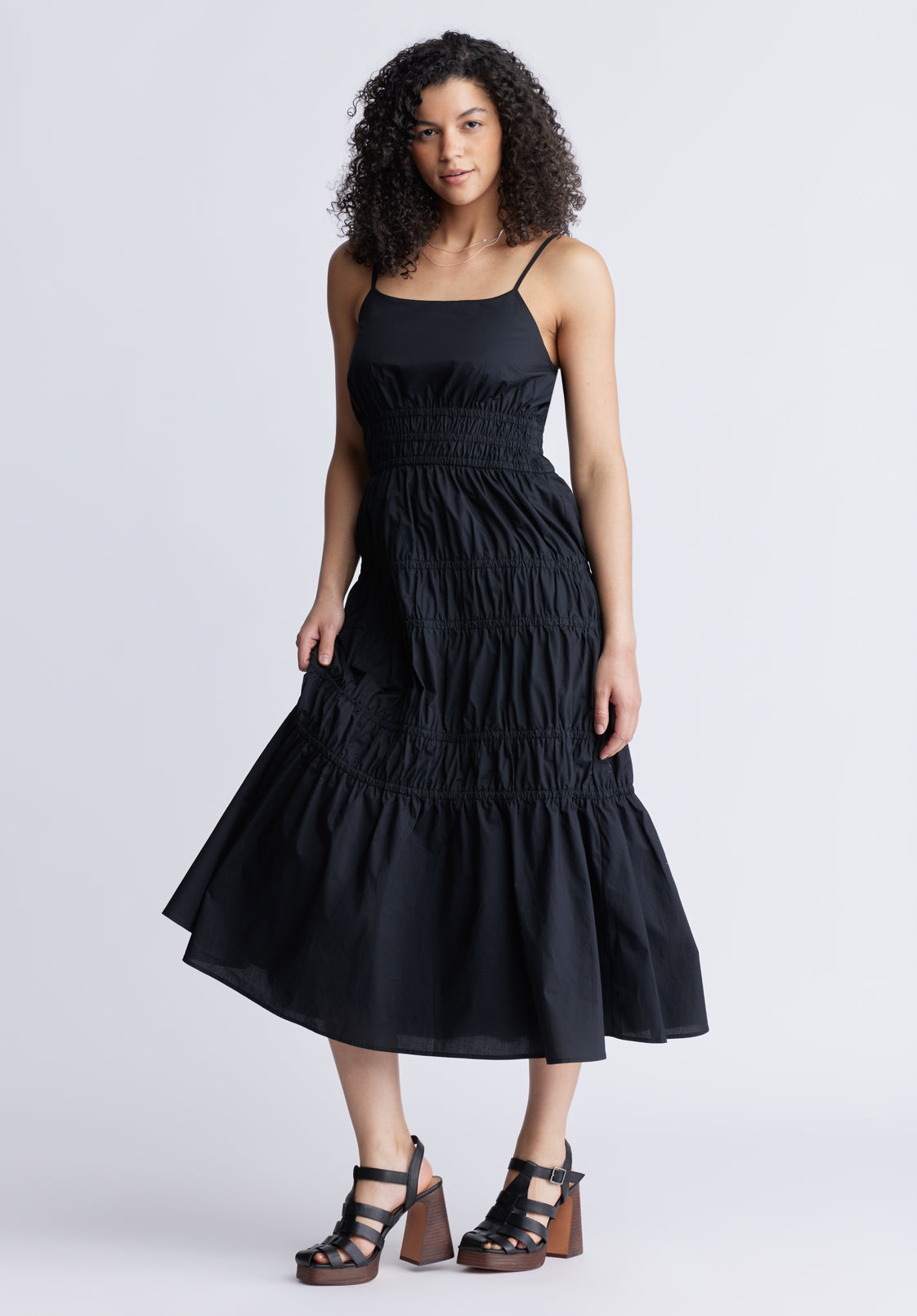 EL VESTIDO NEGRO — QUE REVELA TU FEMINIDAD EN CADA MOVIMIENTO