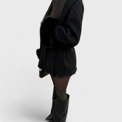 ABRIGO — CALIDEZ Y ELEGANCIA CON DETALLES DE PIEL SINTÉTICA