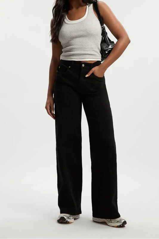 VAQUERO NEGRO — LA ELEGANCIA ATEMPORAL QUE NUNCA FALLA